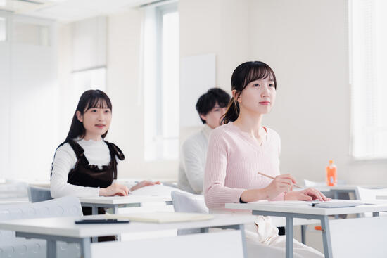 イメージ：リスキリングとリカレント教育の役割