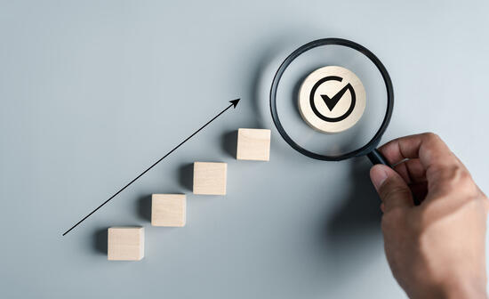 イメージ：サイトリニューアルの進め方と4つの改善ポイント