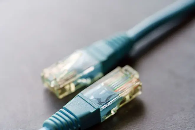 イメージ：光回線での快適な通信にはケーブル選びが重要！速度・安定性を左右する配線の基礎知識