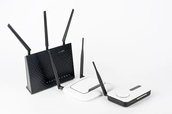 イメージ：Wi-Fiルーターとは【無線でネットを利用できる機器】