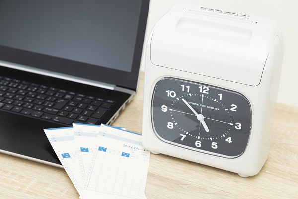 イメージ：36協定では管理職の労働時間の把握が義務化されている