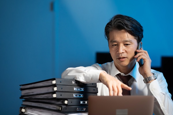 イメージ：36協定に違反するとどうなるのか【罰則を受けて企業名が公表されるケースがある】