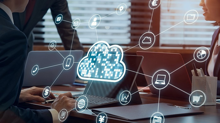 イメージ：クラウド型勤怠管理システムを利用して打刻するメリットと特徴を解説！