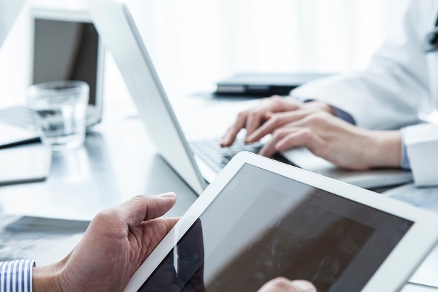 イメージ：経理業務の効率化なら「おまかせ はたラクサポート」へ！