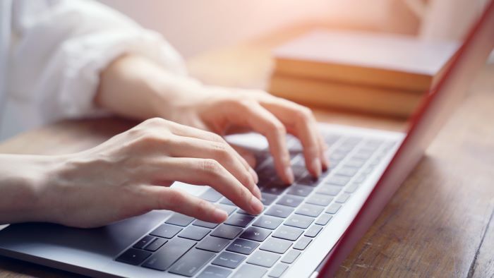 イメージ：電子請求書発行システムの比較ポイントとは？導入メリット・デメリットも解説