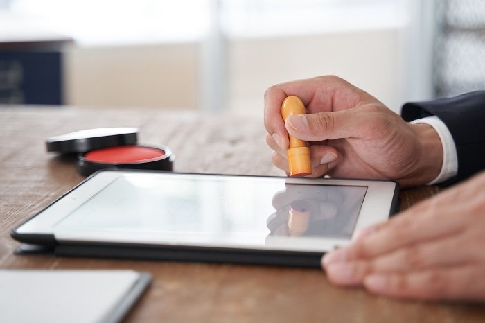 イメージ：電子請求書に電子印鑑の付与は必要か？法的効力や付与時の注意点を解説！