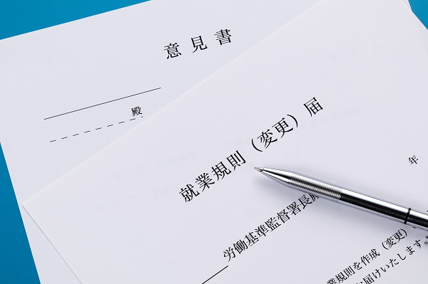 イメージ：【注意】休日出勤をさせる場合は36協定の締結が必要【法定休日の定義や5つの注意点を解説】