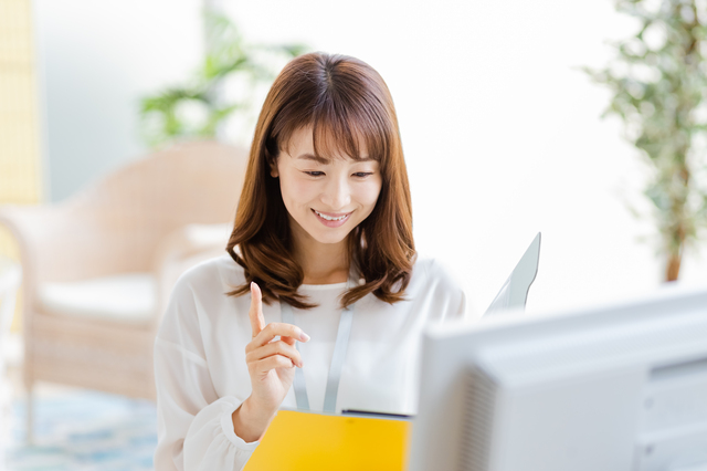 イメージ：適格請求書発行事業者への登録までの4ステップ