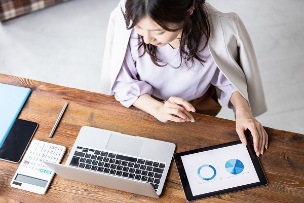 イメージ：経理業務においてペーパーレス化が進んでいる背景