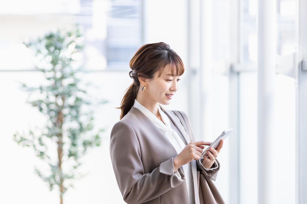 イメージ：タイムカードの電子化は法律改正に対応した勤怠管理に有効