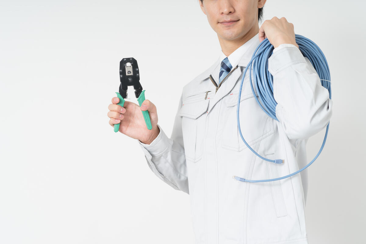 イメージ：LANケーブルの長さが足りないときの対処法3選！延長コネクタやスイッチングハブを選ぶポイントも紹介