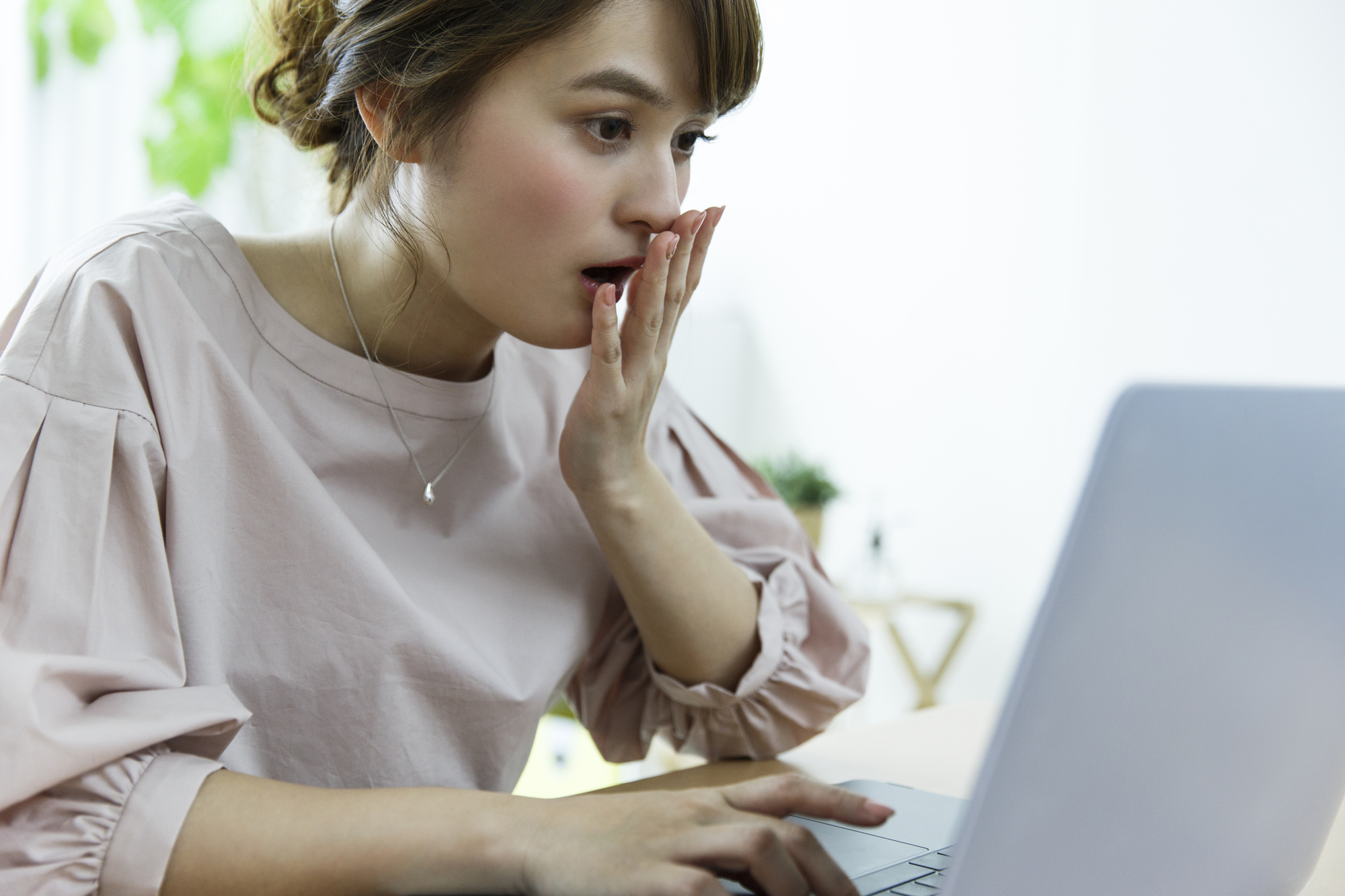 イメージ：ウイルス対策ソフトを入れていないと何が起こる？リスクを説明