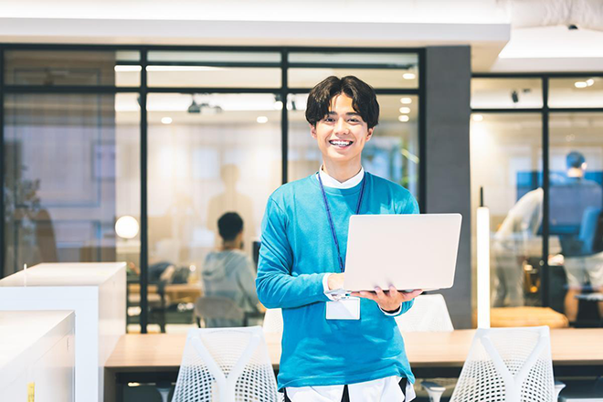 イメージ：自社でのSOC運用が難しい場合はアウトソーシングの検討を