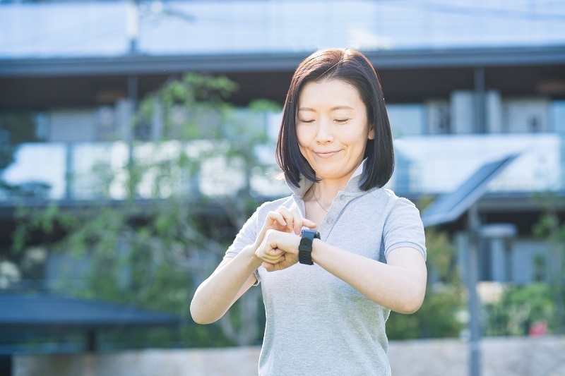 イメージ:スマートウォッチの転倒検知機能について解説!従業員や高齢者が持つメリットを紹介