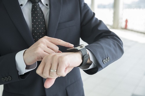 イメージ：ウェアラブル端末でできる5つのこと