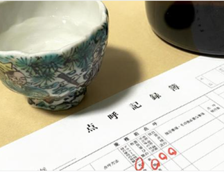 イメージ：事業者は、酒気帯びの有無を目視で確認-2