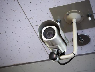 イメージ：実際に犯罪集団が不動産会社に押し入る事件も