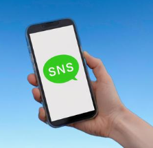 イメージ：TVや新聞を見ない？ 日常の情報源はSNS