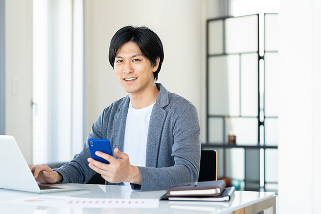 イメージ：在宅勤務で従業員が遊ばないためにマネジメント方法を見直そう