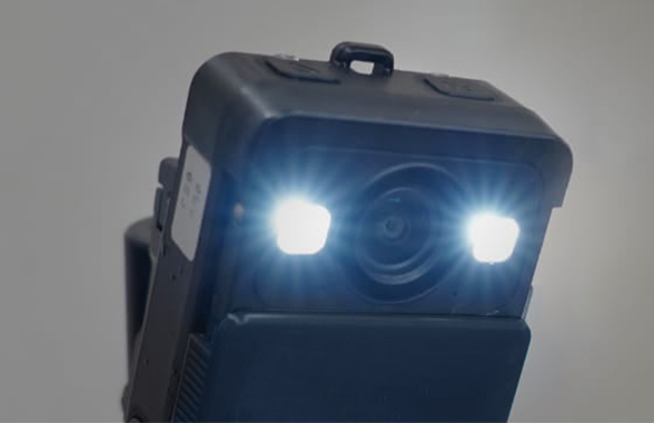 LEDライトで暗い場所でも