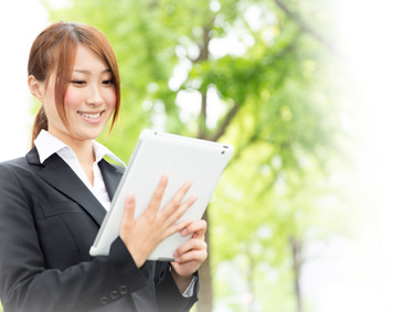 持ち運びやすいタブレットでも
