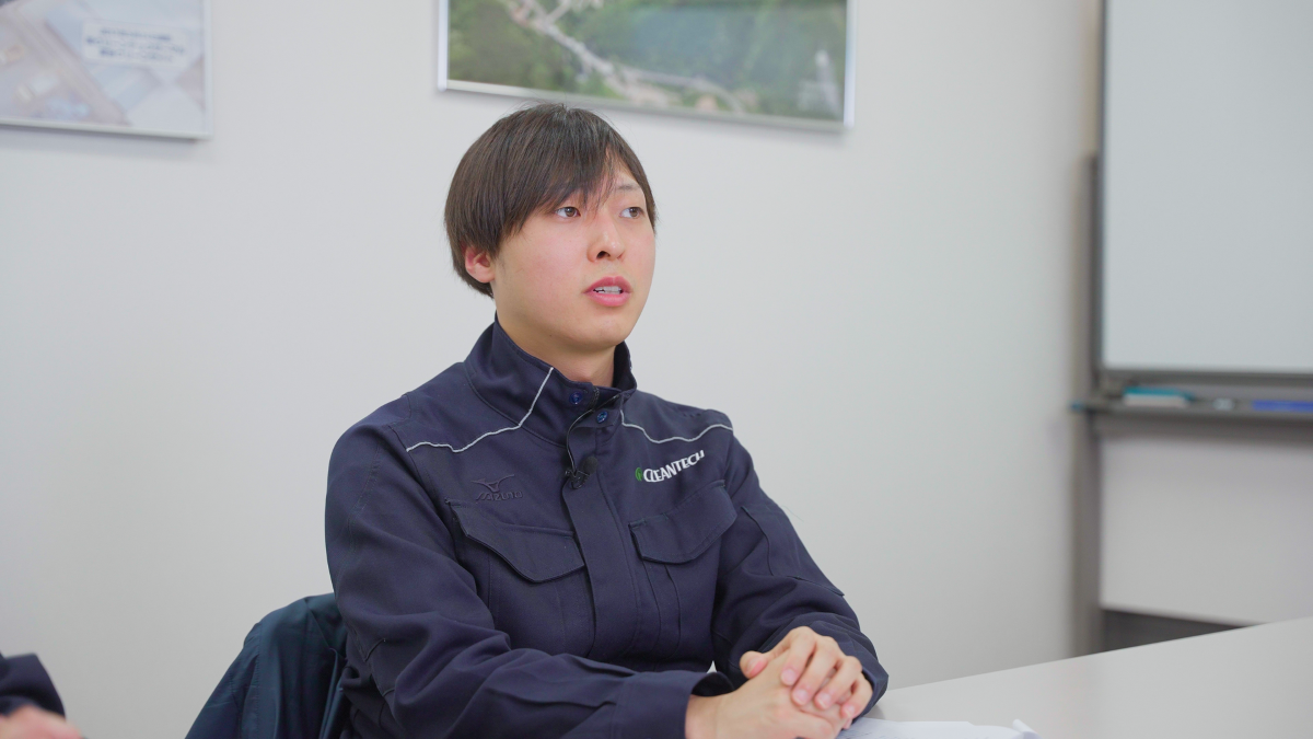 導入にあたっての取り組みと導入後の課題とその解決について話す情報システム部担当者