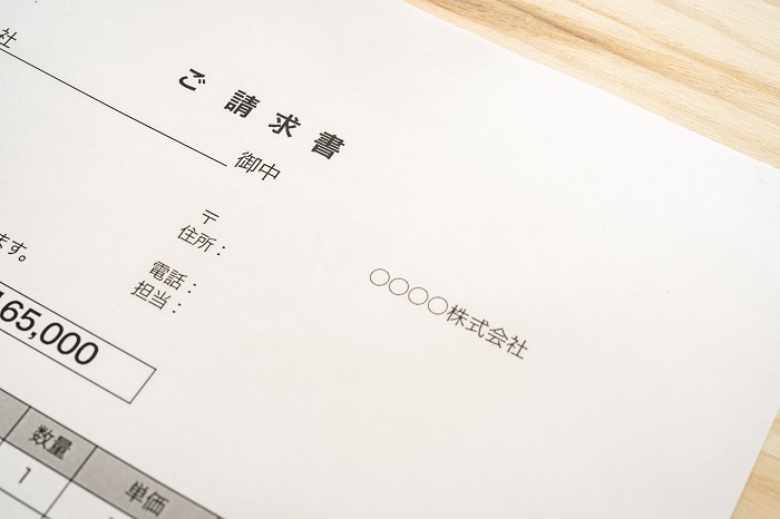イメージ：請求書発行のタイミングはいつがよい？適切な発行日や法的な注意点を解説！