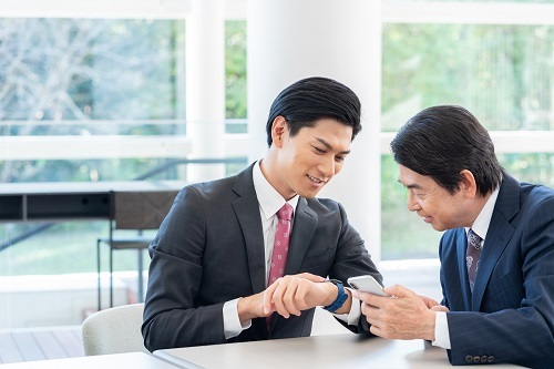 ウェアラブル端末を導入して業務課題を解決！